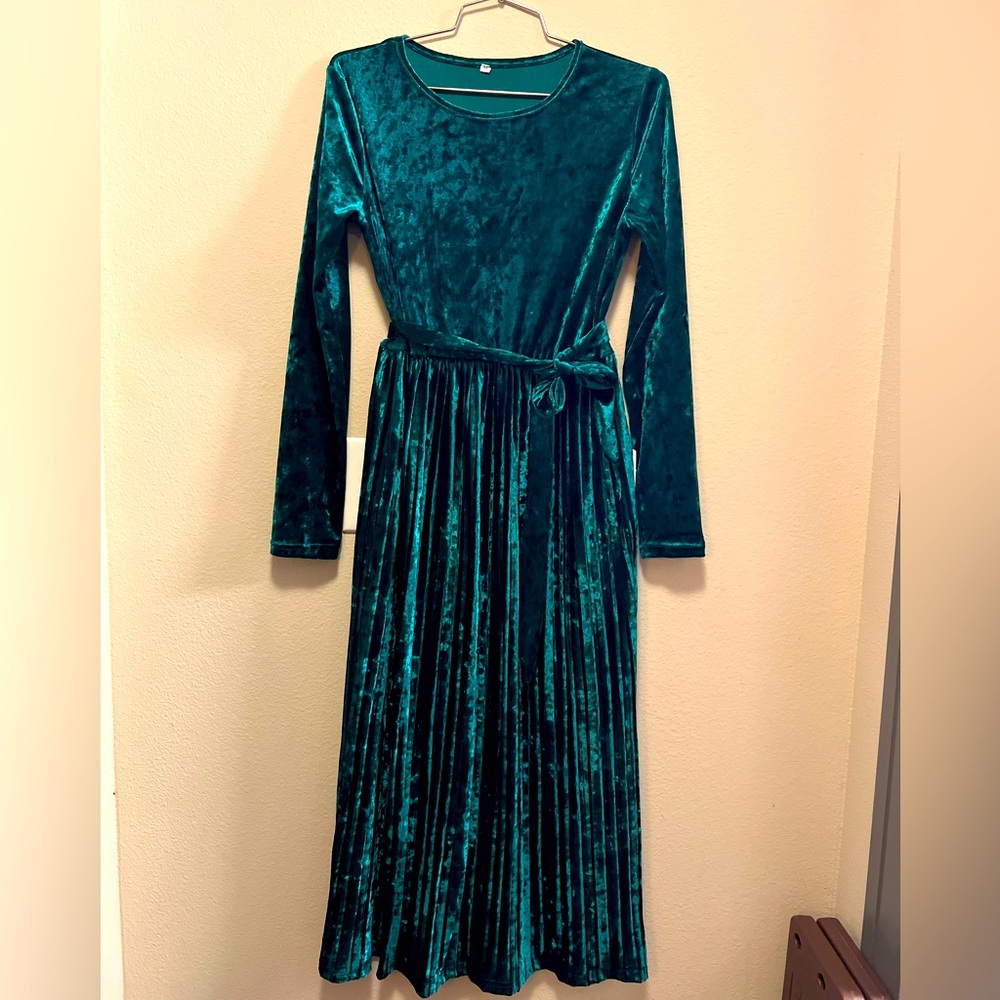 Crushed velvet long sleeve midi dress